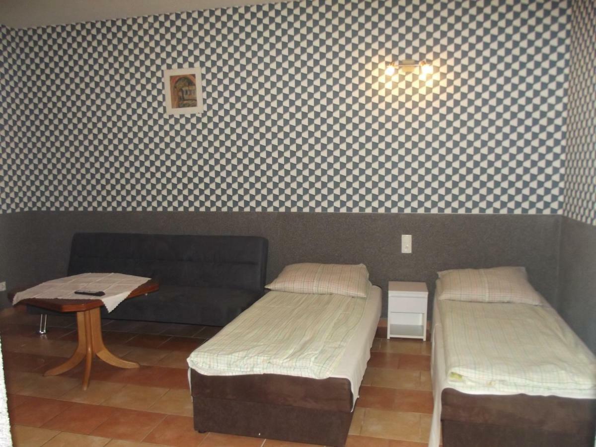 Проживання в сім'ї 42 Єленя-Ґура